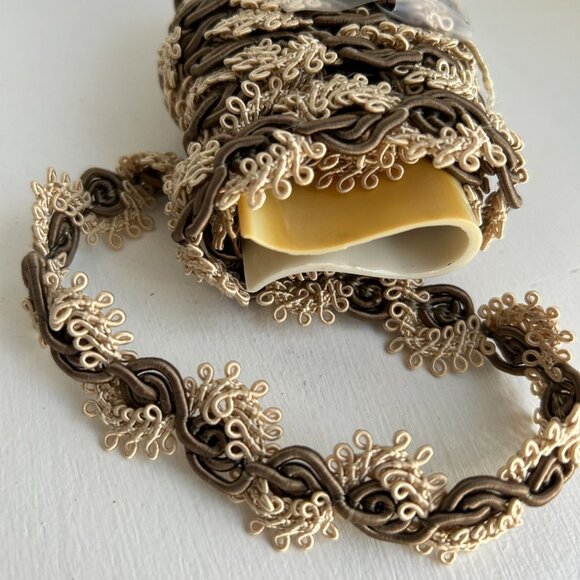 7' 1/2" Yards Eyelet Ribbon Trim Two Craft Lace Sewing Brown & Cream - Picture 4 of 4